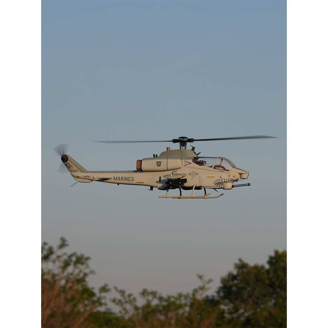WOLFBUSH&ROBAN AH-1W 470-Class 2.4G 6CH Dual-Rotor RC Military Helicopter Model with GPS Positioning, Synchronized Turret & Left/Right-Hand Control (RTF Version/Grey)
