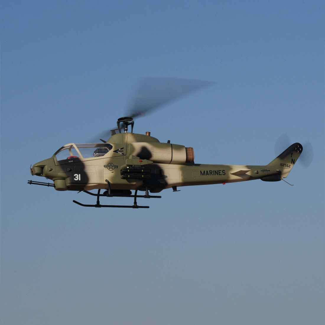 WOLFBUSH&ROBAN AH-1W 470-Class 2.4G 6CH Dual-Rotor RC Military Helicopter Model with GPS Positioning, Synchronized Turret & Left/Right-Hand Control (RTF Version/Grey)